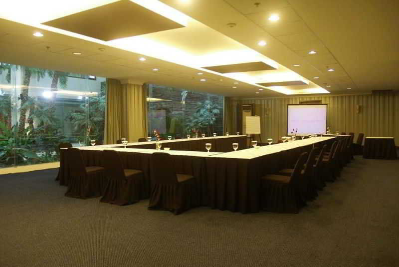 Aston Tropicana Hotel Μπαντούνγκ Εξωτερικό φωτογραφία