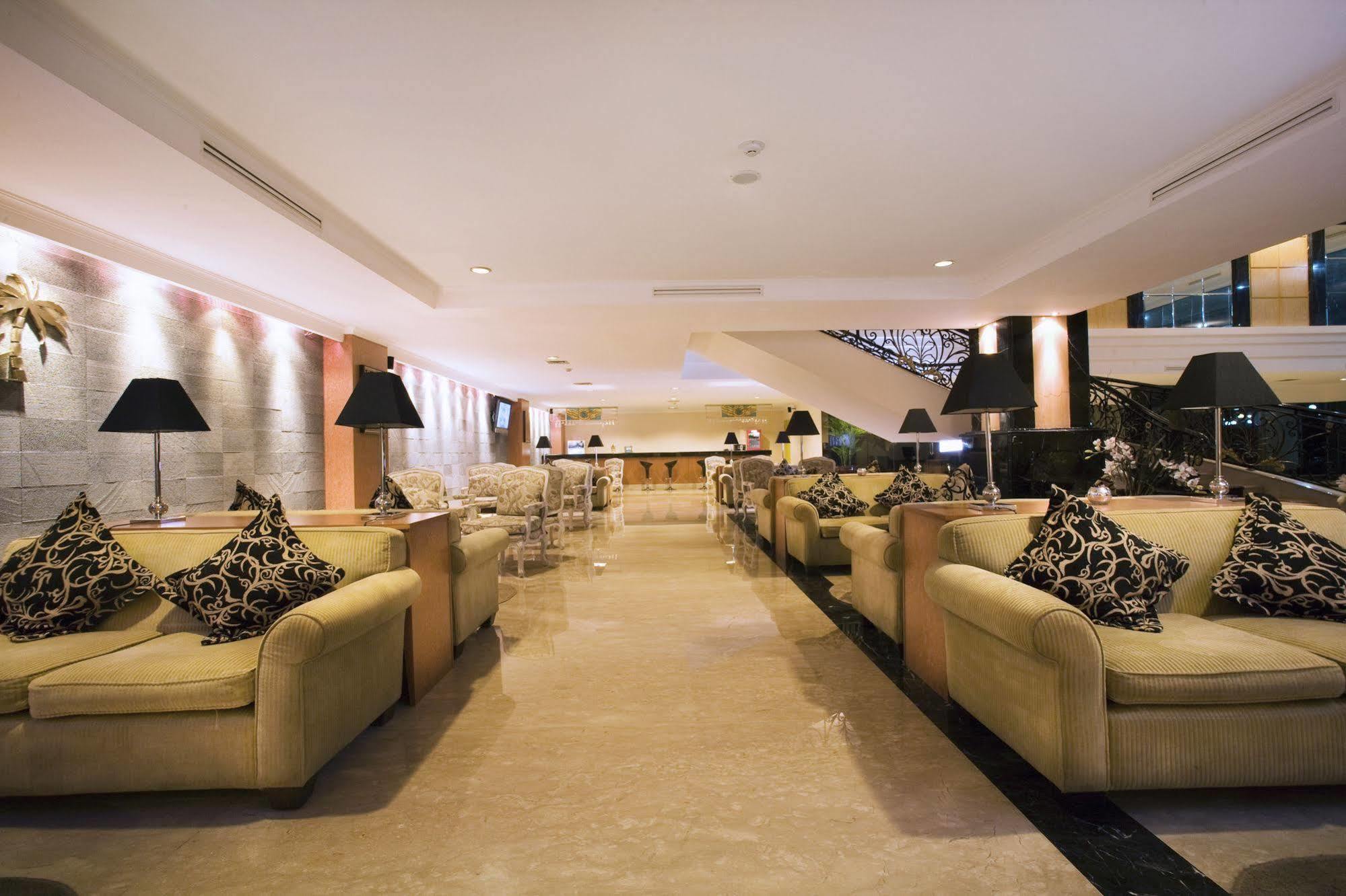 Aston Tropicana Hotel Μπαντούνγκ Εξωτερικό φωτογραφία