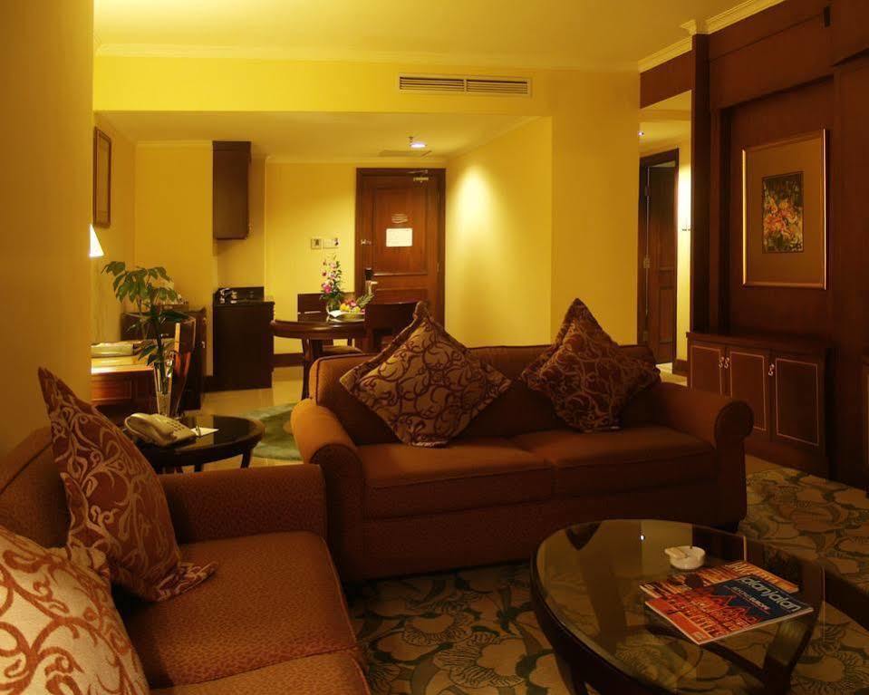 Aston Tropicana Hotel Μπαντούνγκ Εξωτερικό φωτογραφία